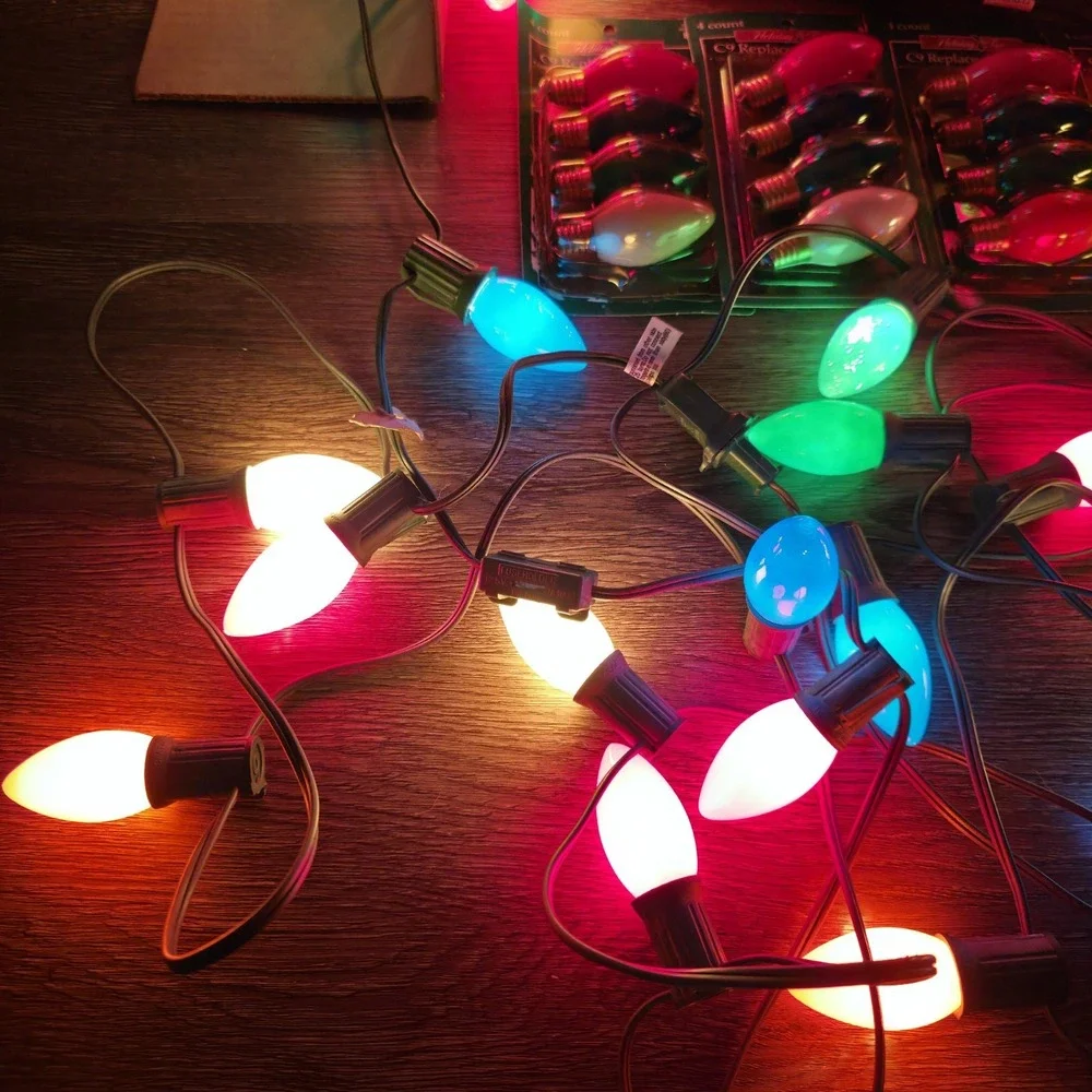 (3) Vintage C9 Christmas Lights 3 Strings 25' X 25 Bulbs W/‎ 150+ Spare C9 Bulbs